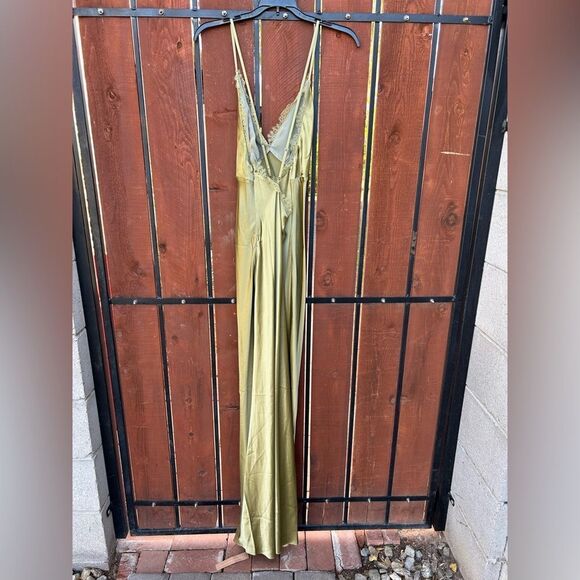 NWT Reformation Maysen Silk Dress - Olive Oil size 10 - Picture 5 of 15